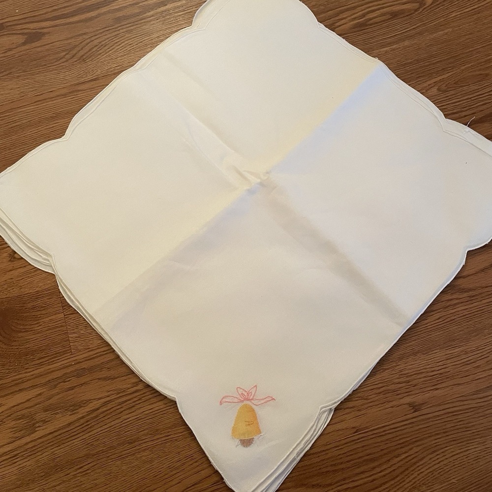 Set Of 8 Vintage Embroidered Bell Appliqué Napkins Cotton Blend Scalloped Edges
